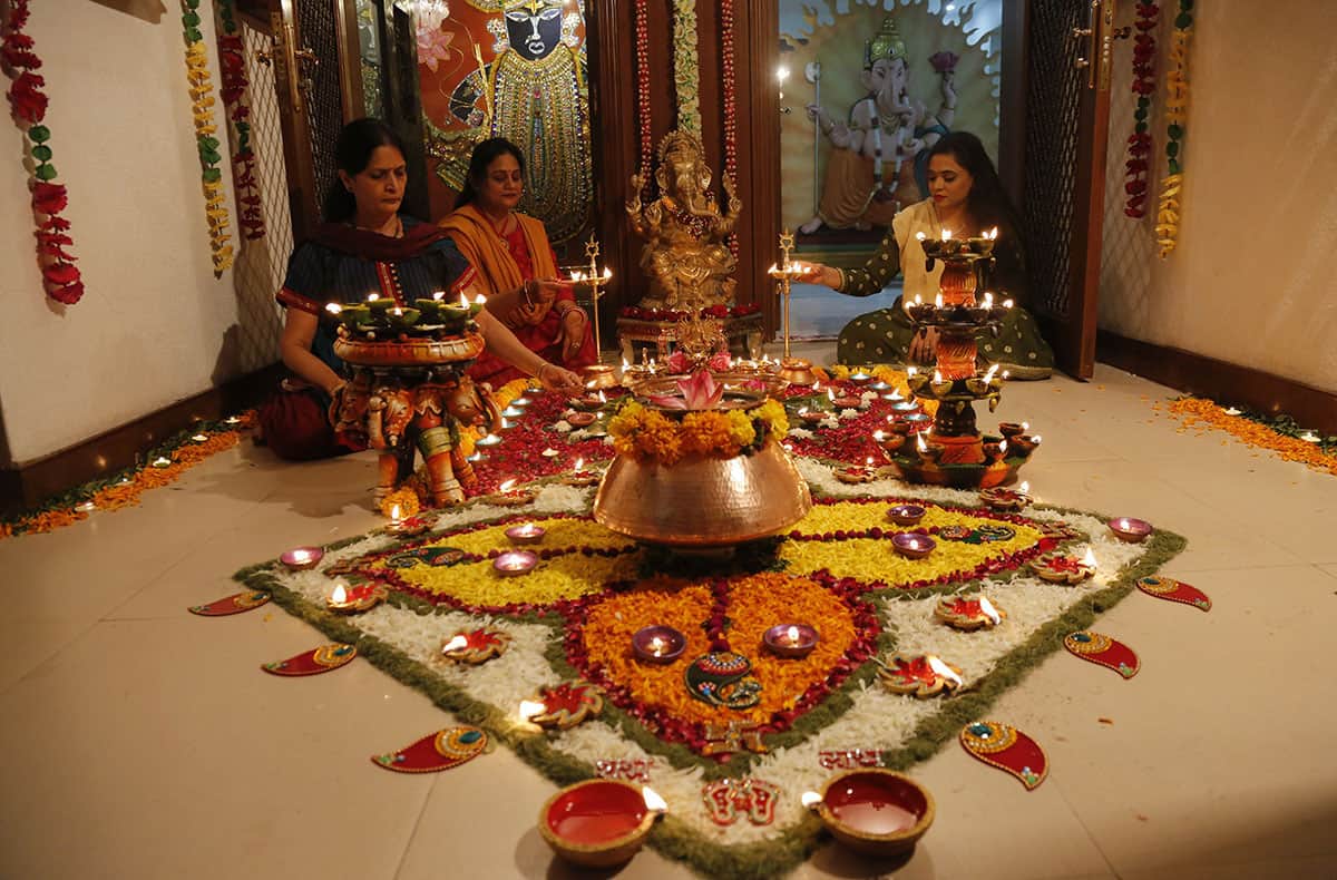 Laxmi Puja|last-minute flights to India from Canada