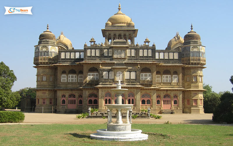 Tour Vijay Vilas Palace a renowned Kutchi filming site