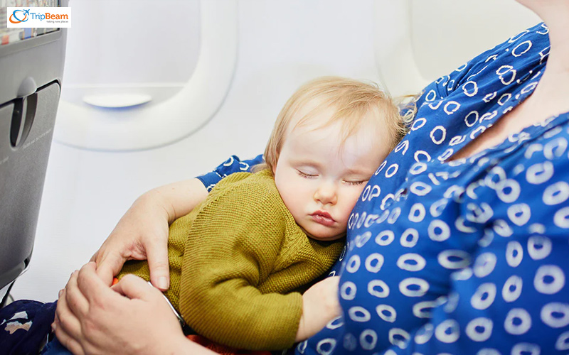 How should a mother to be maximize her comfort while traveling