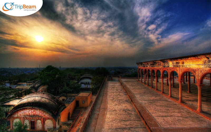 ZENANA MAHAL BARADARI